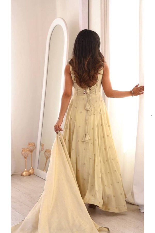 SRK-5325_1.jpg Daisy White Cosmos Anarkali Gown Set